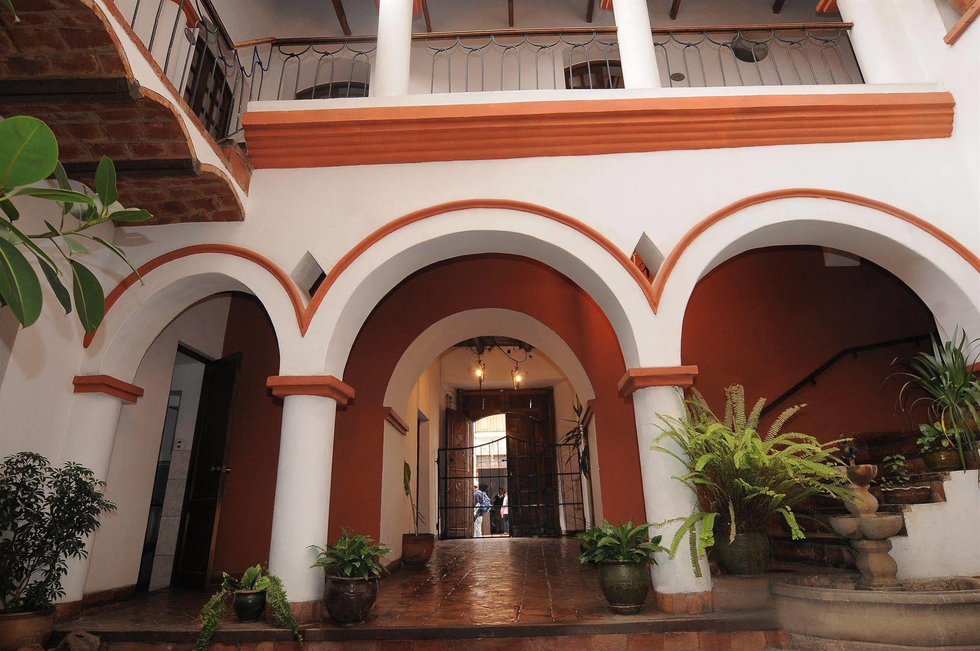Hostal Recoleta Sur Sucre Bagian luar foto