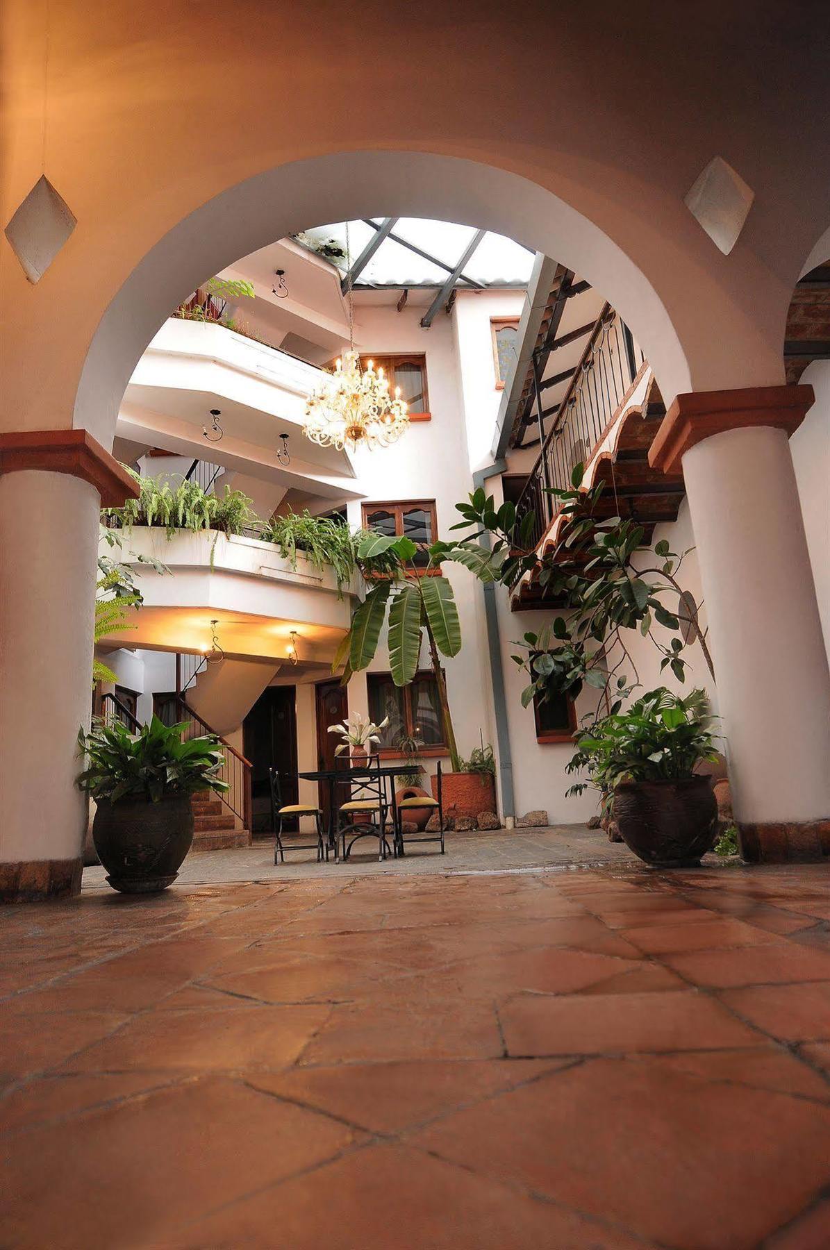 Hostal Recoleta Sur Sucre Bagian luar foto